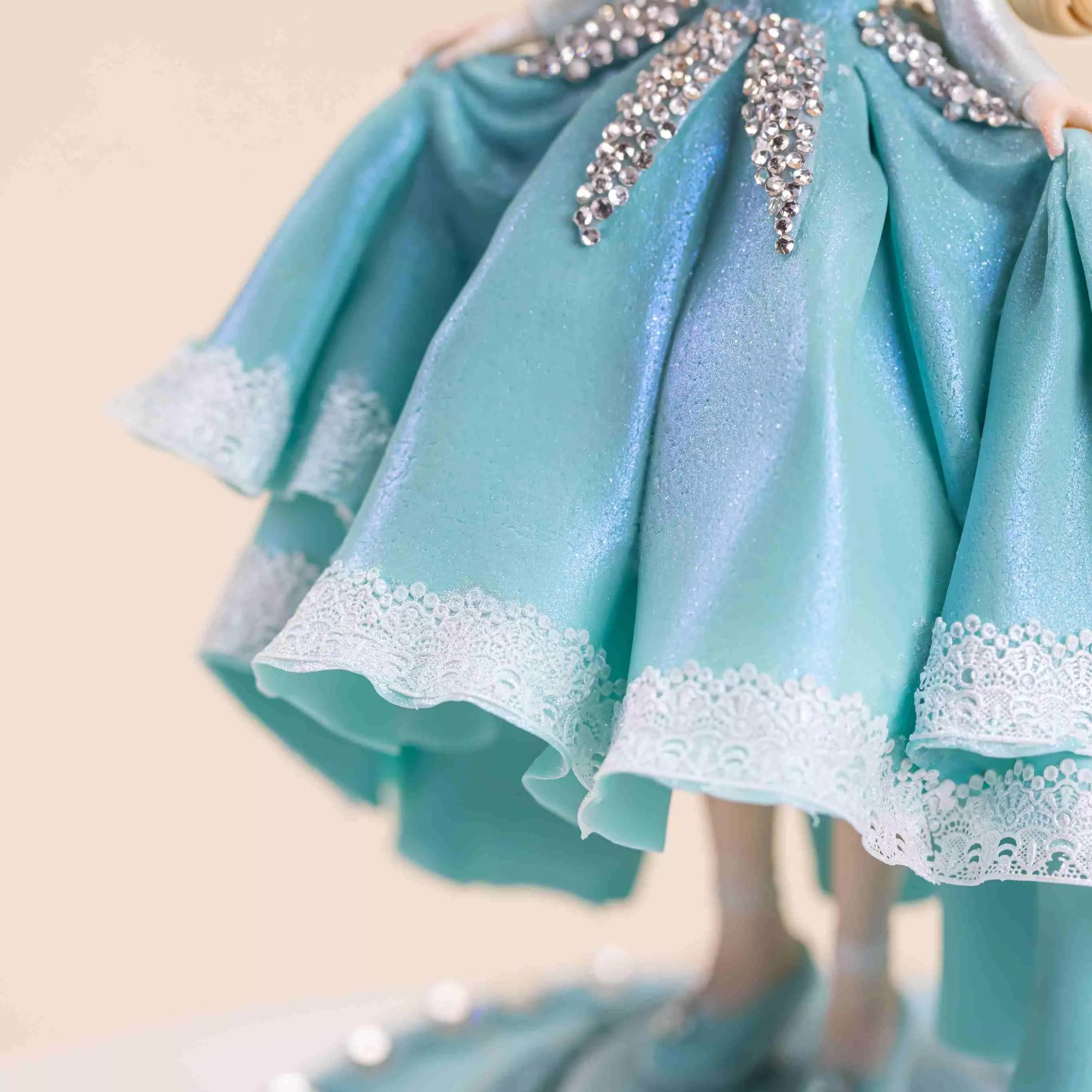 Fondant Elsa Princess Figurine Masterclass