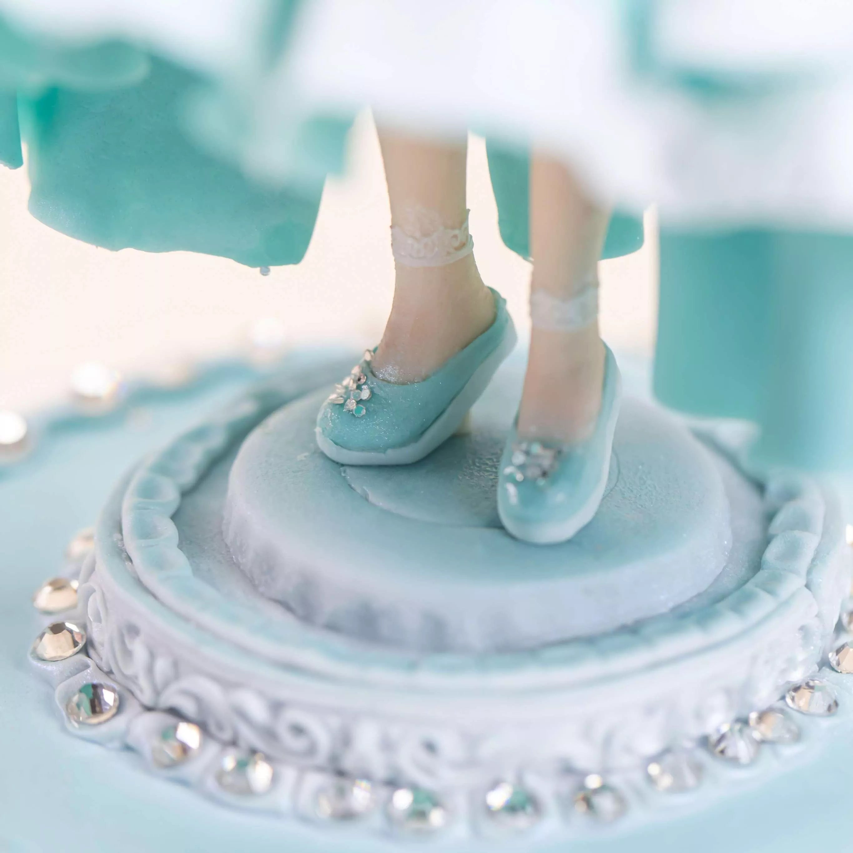 Fondant Elsa Princess Figurine Masterclass