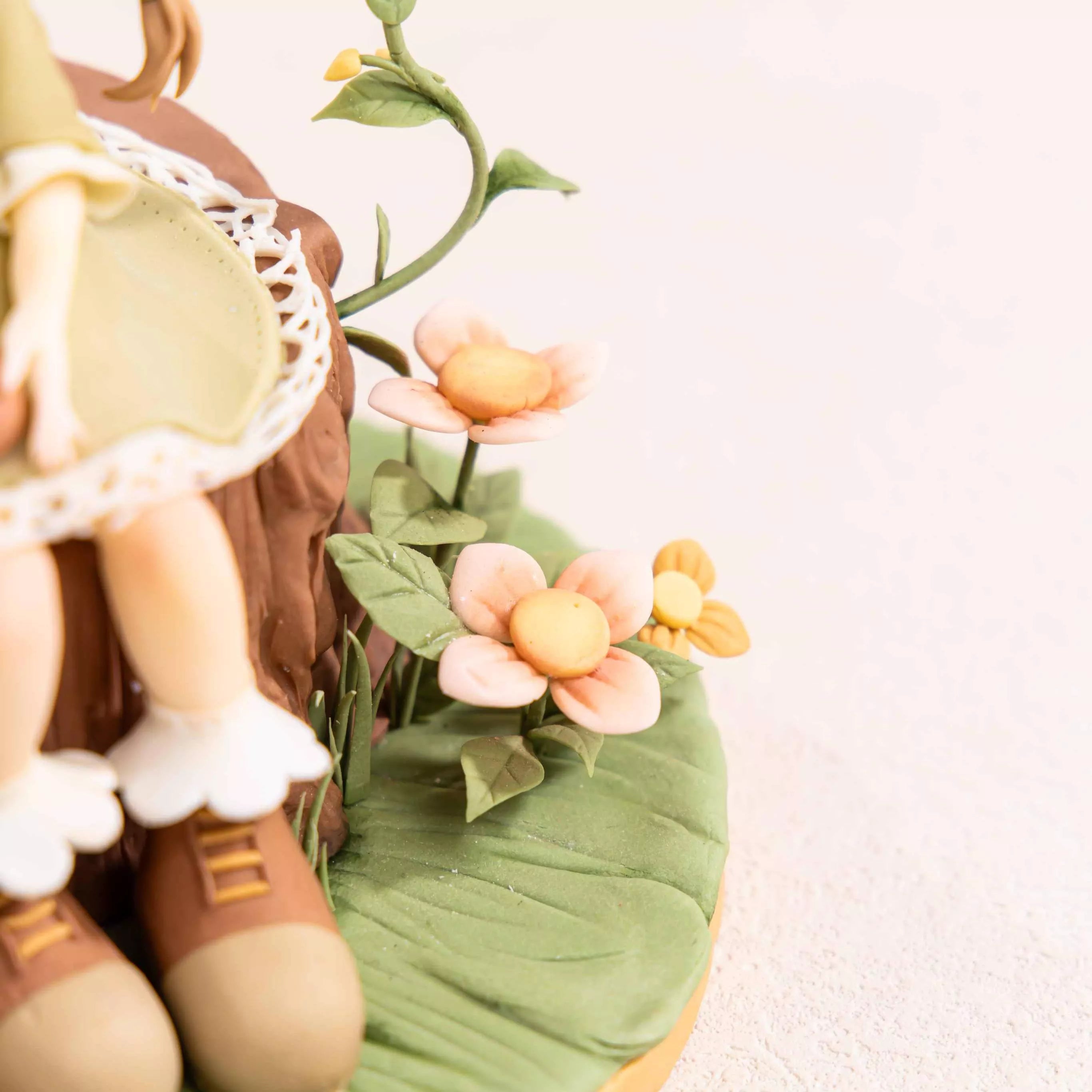 Girl on the Tree Stump Fondant Figurine Masterclass