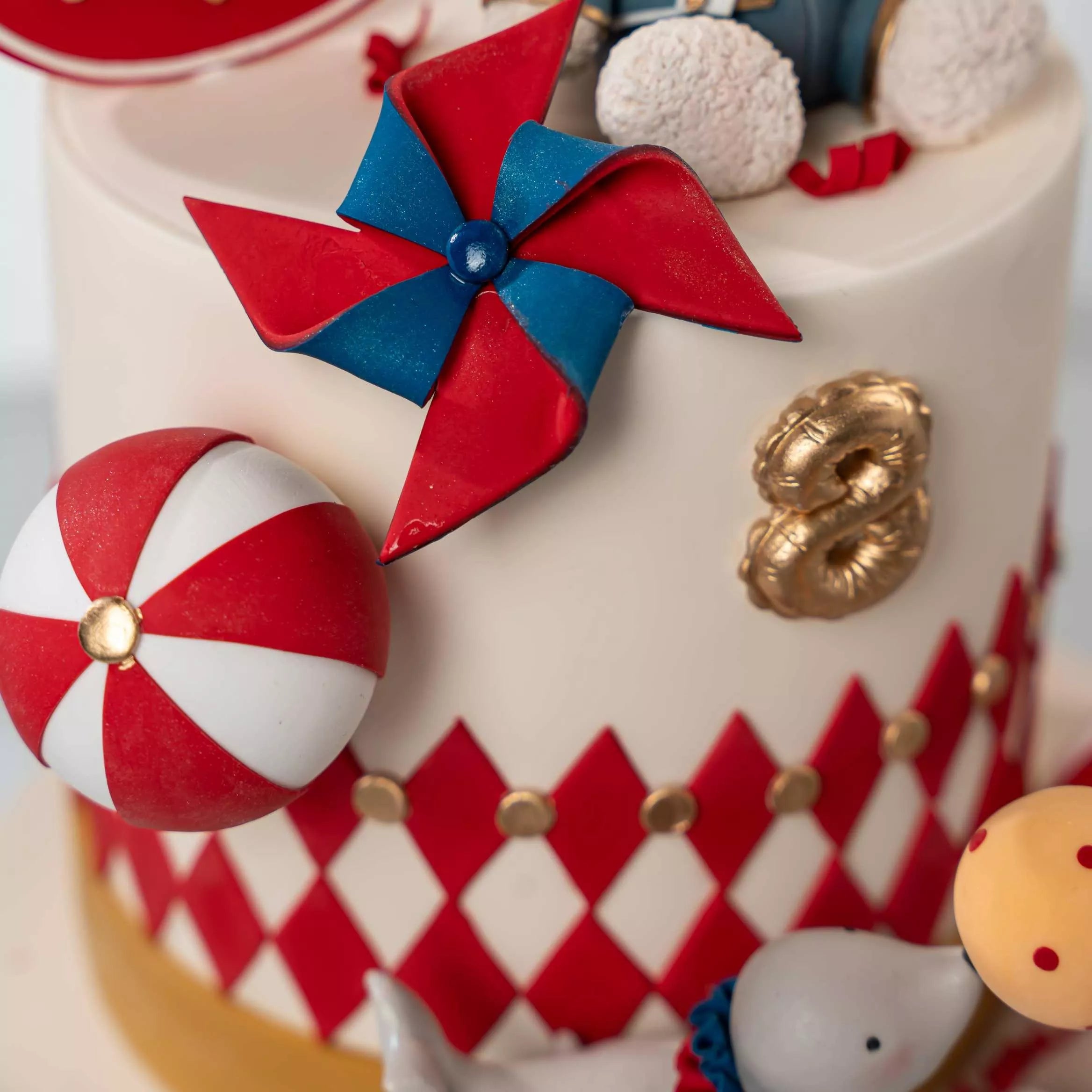 Dessert Crown Bear Fondant Figurine & Circus-Themed Cake Decoration Masterclass