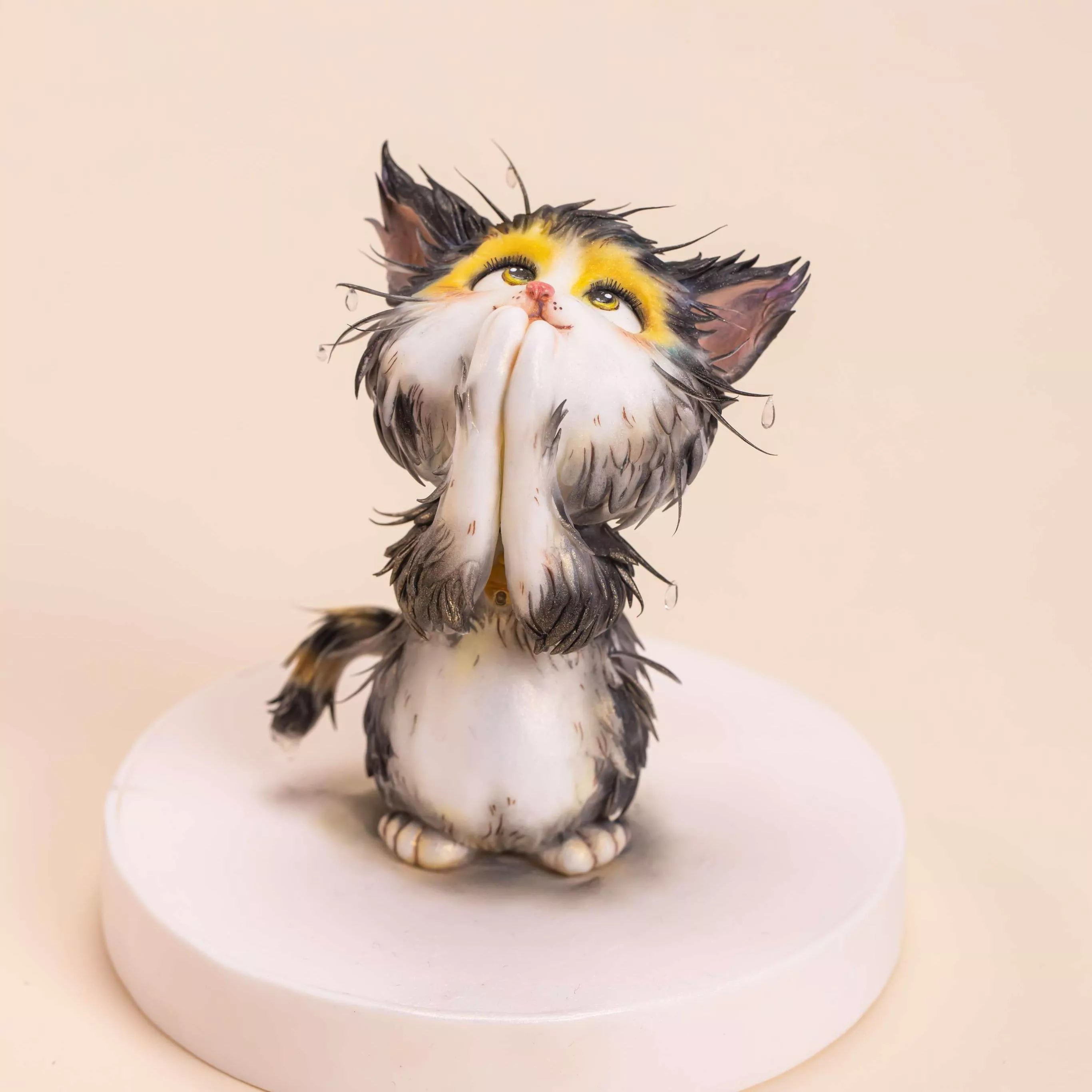 The Looking Cat Fondant Figurine Sculpting Masterclass