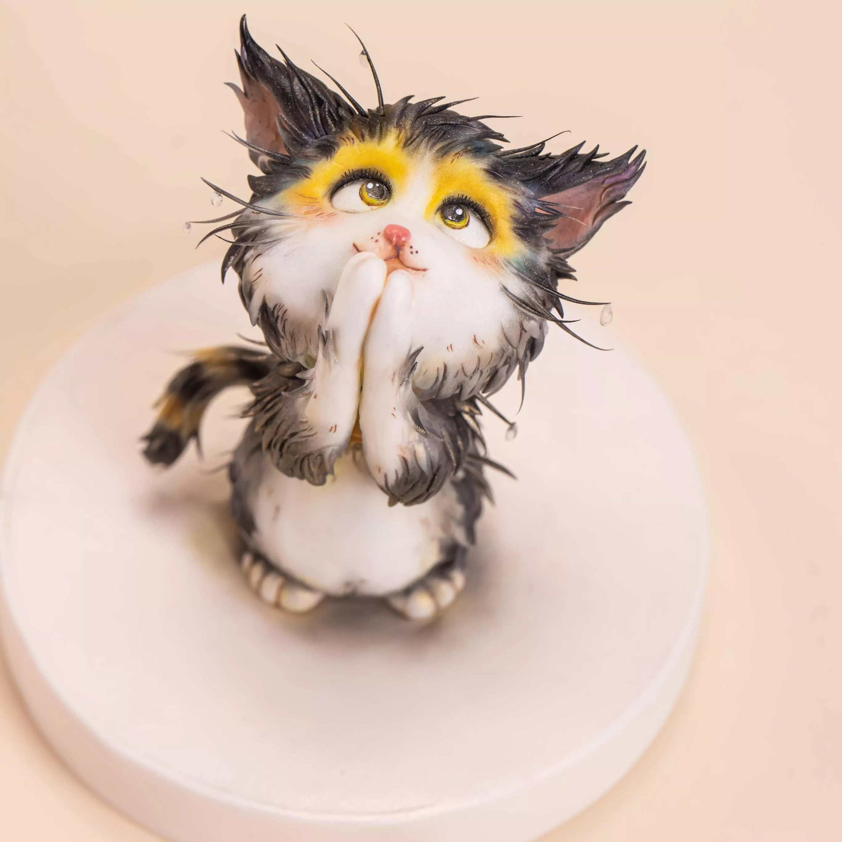 The Looking Cat Fondant Figurine Sculpting Masterclass