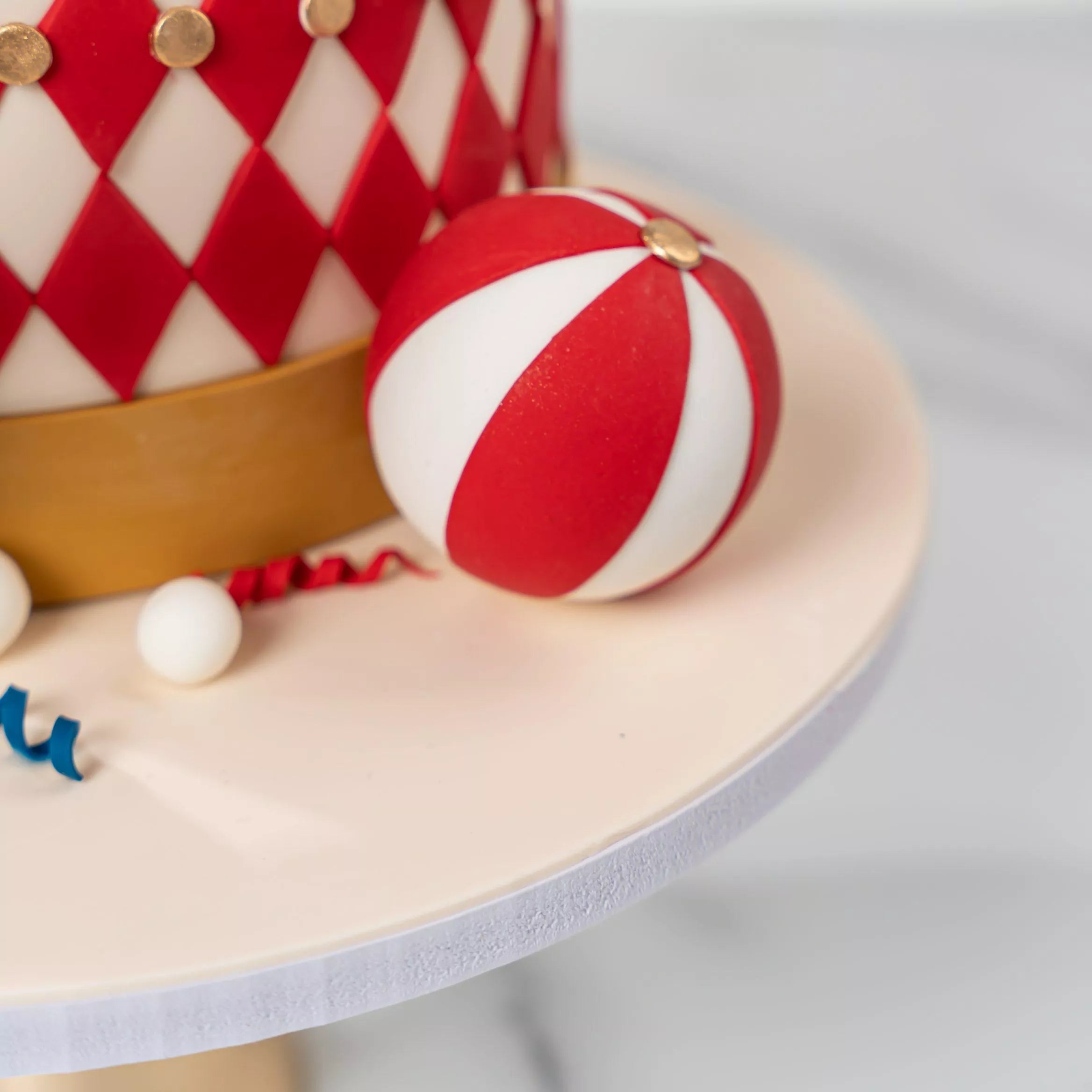 Dessert Crown Bear Fondant Figurine & Circus-Themed Cake Decoration Masterclass